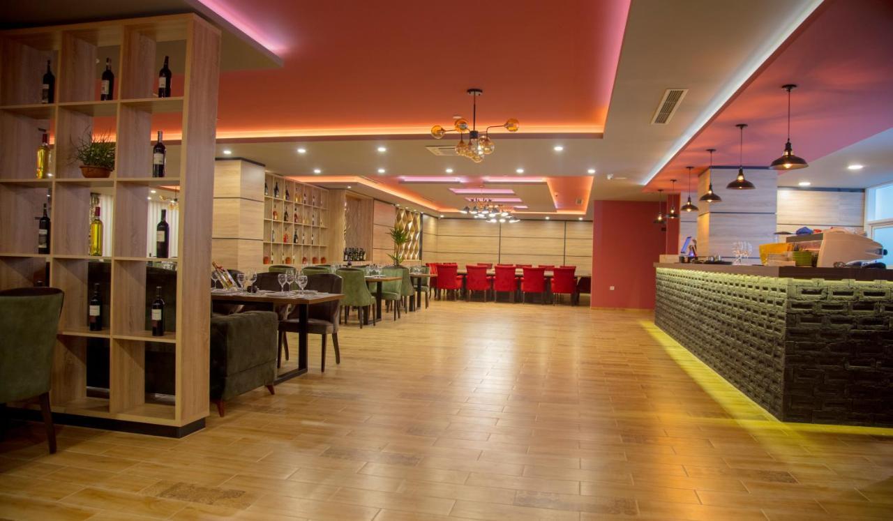 Hotel Sonoma Kosovo Polje エクステリア 写真