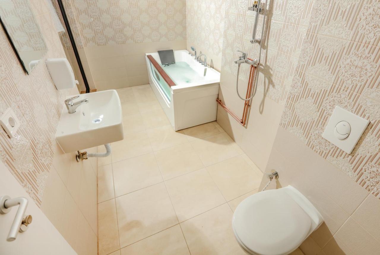 Hotel Sonoma Kosovo Polje エクステリア 写真